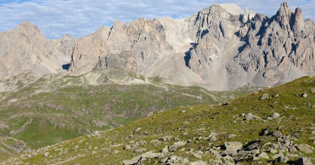 Camino of Alpen? De eerlijke vergelijking voor je eerste grote trek