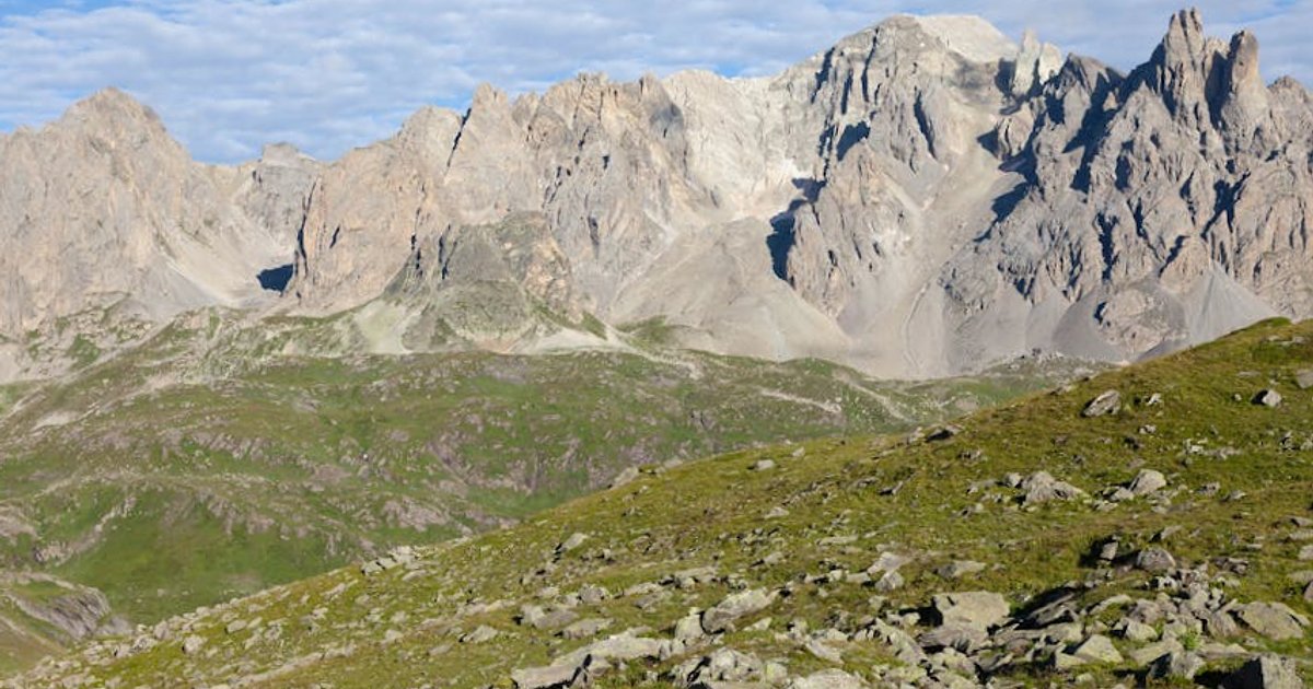 Camino of Alpen? De eerlijke vergelijking voor je eerste grote trek