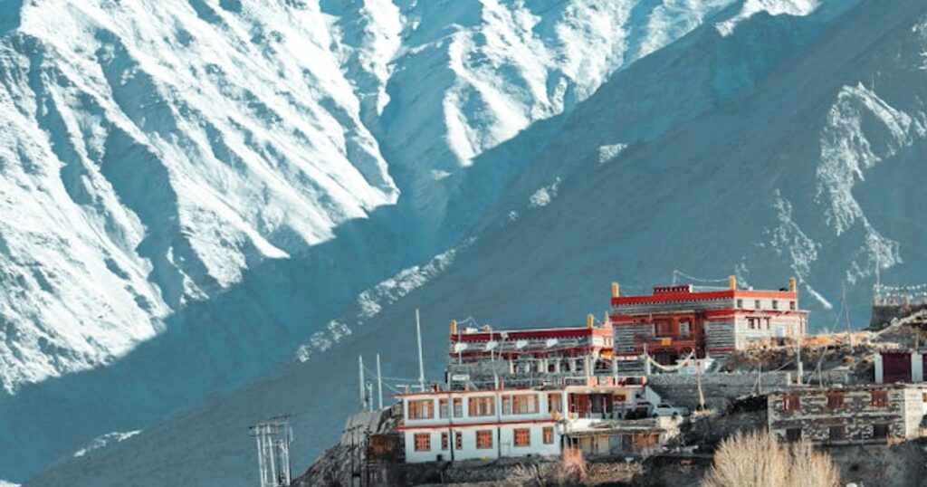 Inpaklijst Himalaya 2026: de eerlijke pakgids die je rug én tenen redt