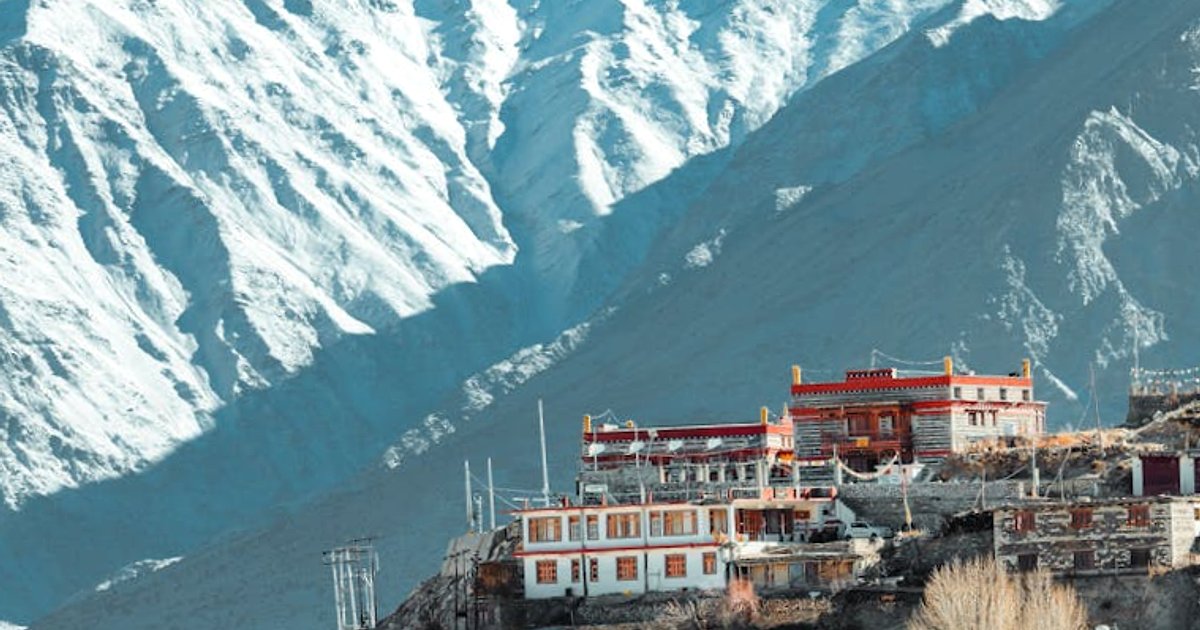 Inpaklijst Himalaya 2026: de eerlijke pakgids die je rug én tenen redt